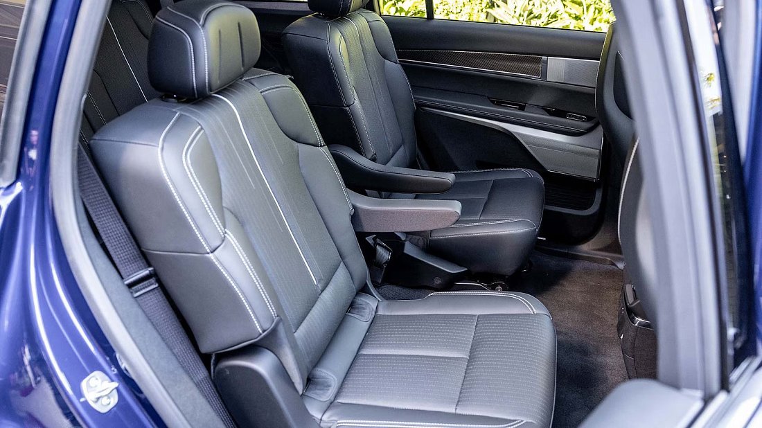Cadillac Vistiq AWD (2025-…) rear seats, back seats, passenger seats, legroom, headroom, interior