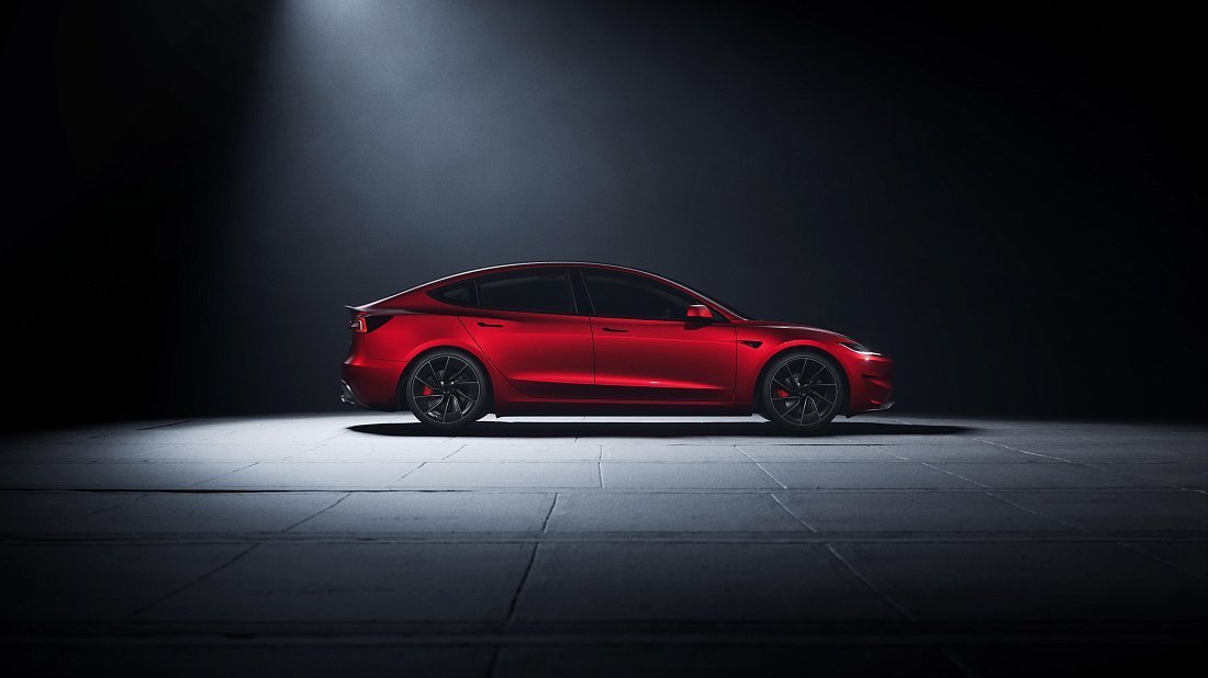 Tesla Model 3 Performance (2024-…) side profile photo, silhouette, doors, wheels, exterior