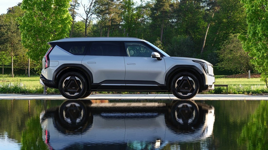Kia EV9 Standard Range RWD (2023-…) side profile, silhouette, doors, wheels, exterior
