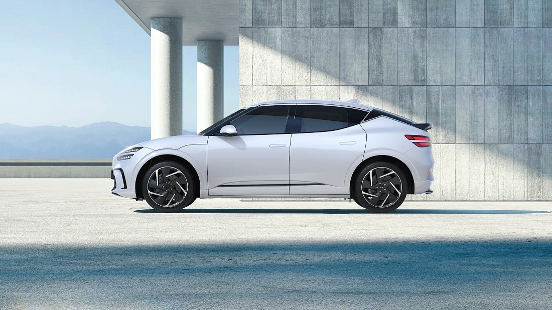 Genesis GV60 Standard RWD (2025-…) side profile photo, silhouette, doors, wheels, exterior