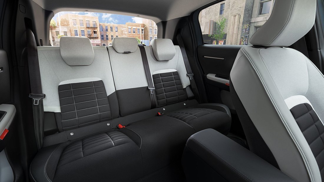 Citroën e-C3 (2024-…) rear seats, back seats, passenger seats, legroom, headroom, interior