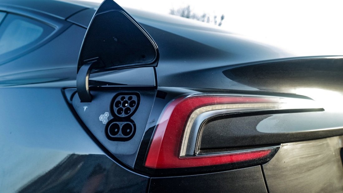 Tesla Model 3 Long Range AWD (2023-…) charge port Europe photo, charging, inlet, plug, connector