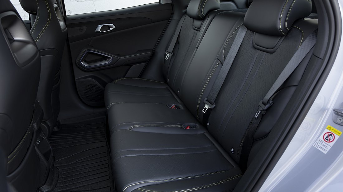 BYD Atto 2 64.8 kWh (2025-…) rear seats photo, back seats, passenger seats, legroom, headroom, interior