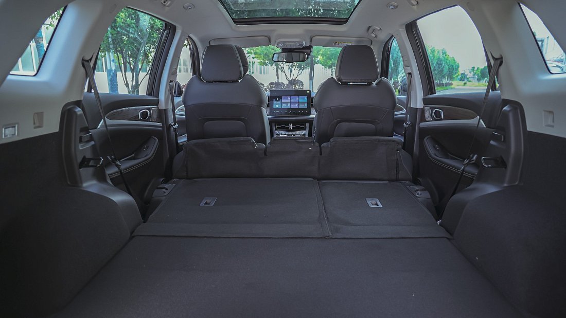 Skywell ET5 86 kWh (2022-...) folded trunk photo, boot, expanded, folded seats, maximum volume, max cargo, max capacity, max storage