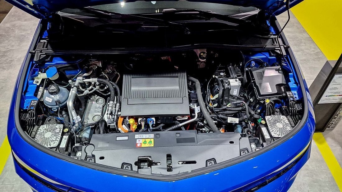 Opel Astra Electric (2023-…) frunk, front trunk, under hood, storage, cargo, capacity, bonus space