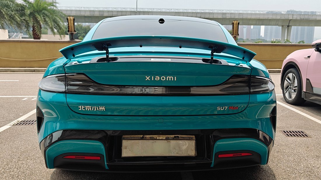 Xiaomi SU7 (2024-...) rear view, taillights, trunk, spoiler, badge, bumper, exterior