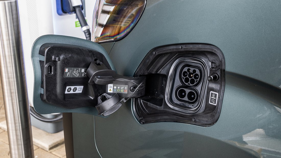 Opel Zafira Electric Life L3 50 kWh (2024-...) charge port Europe, charging, inlet, plug, connector
