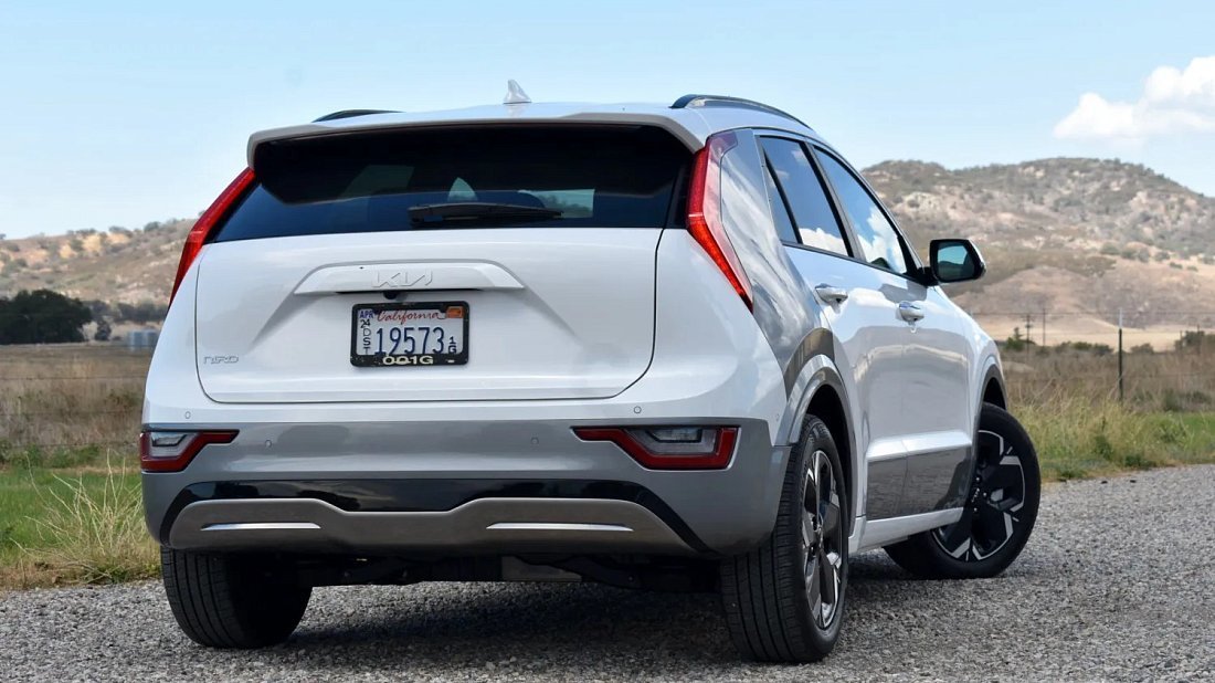 Kia Niro EV Long Range (2022-…) rear view, taillights, trunk, spoiler, badge, bumper, exterior