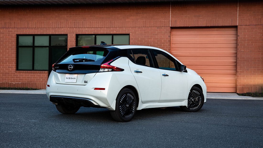 Nissan Leaf 60 kWh (2022-…) rear quarter, three-quarter view, diagonal, exterior