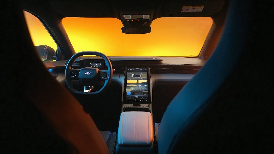 Ford Capri EV Extended Range RWD (2024-…) interior, front seat, driver seat, dashboard, steering wheel, infotainment, cockpit