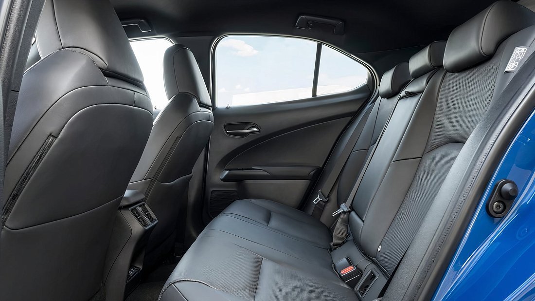 Lexus UX 300e (2023-…) rear seats photo, back seats, passenger seats, legroom, headroom, interior