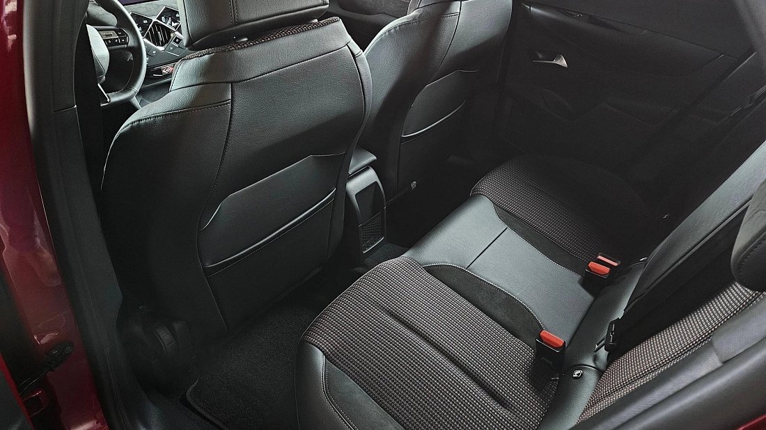 DS 3 E-Tense (2022-…) rear seats photo, back seats, passenger seats, legroom, headroom, interior