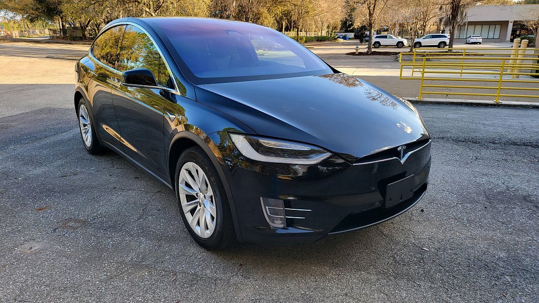 Photo of Tesla Model X Long Range Plus (2020-2021) (1 slide)