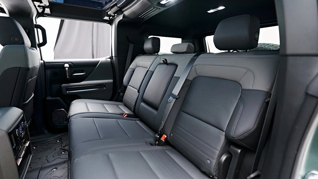 GMC Hummer EV SUV 3X (2023-…) rear seats photo, back seats, passenger seats, legroom, headroom, interior