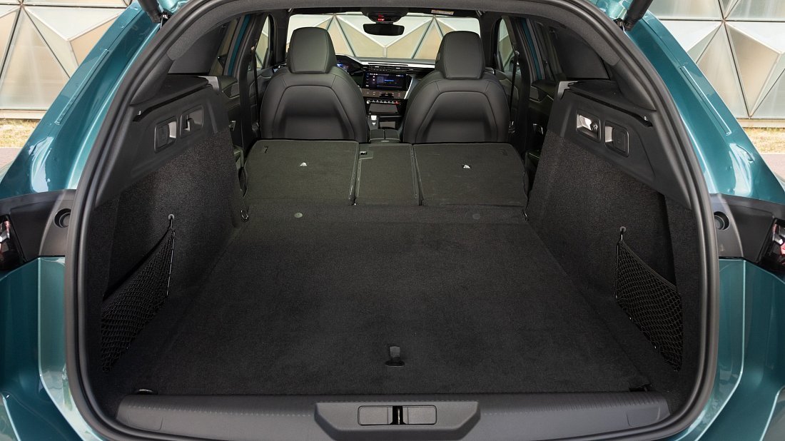 Peugeot e-308 Station Wagon (2023-…) trunk, boot, expanded, folded seats, maximum volume, max cargo, max capacity, max storage