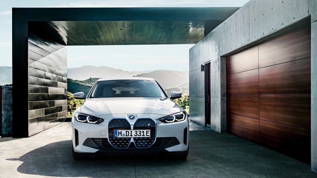 BMW i4 eDrive35 (2022-2024) front fascia photo, grille, headlights, bumper, exterior