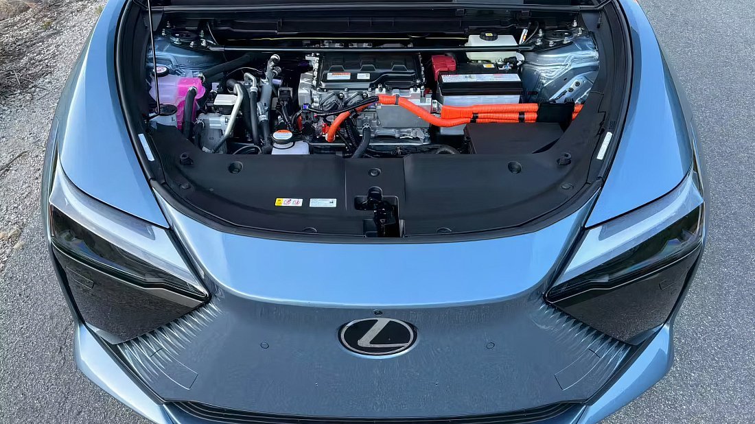Lexus RZ 350e (2025-…) frunk, front trunk, under hood, storage, cargo, capacity, bonus space