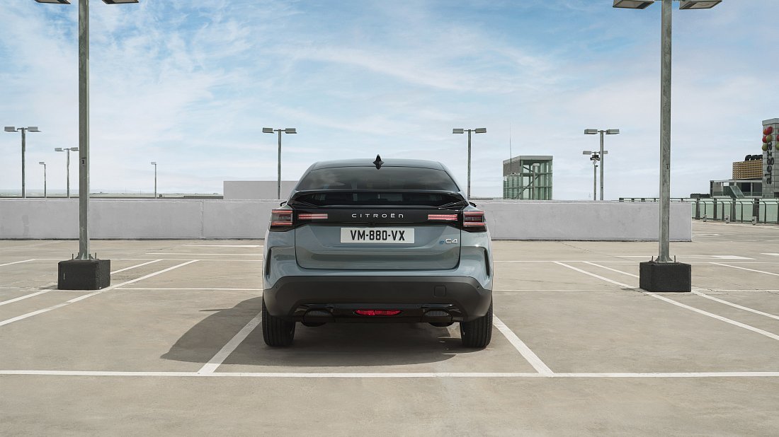 Citroën e-C4 50 kWh (2024-…) rear view, taillights, trunk, spoiler, badge, bumper, exterior