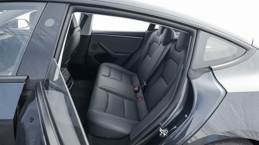 Tesla Model 3 RWD (2023-…) rear seats, back seats, passenger seats, legroom, headroom, interior