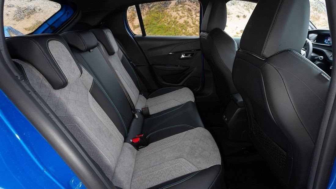 Peugeot e-208 50 kWh (2021-2023) rear seats, back seats, passenger seats, legroom, headroom, interior