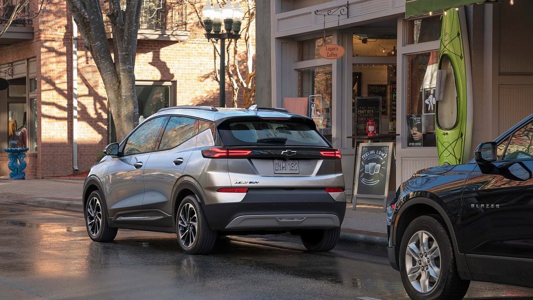 Chevrolet Bolt EUV Gen 1 (2022-2023) rear view, taillights, trunk, spoiler, badge, bumper, exterior
