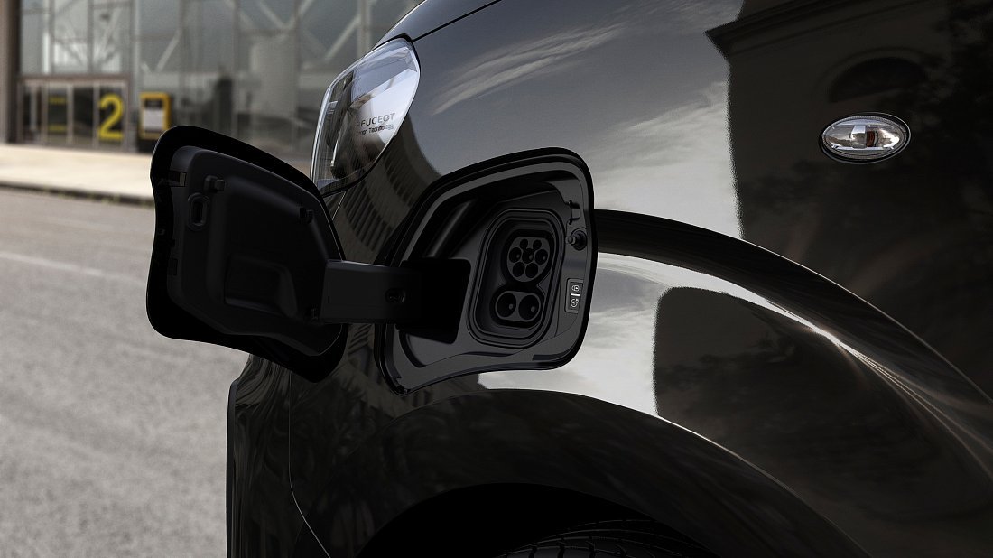 Peugeot e-Traveller Standard 75 kWh (2021-2024) charge port Europe, charging, inlet, plug, connector