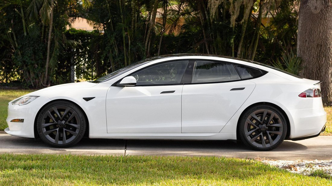 Tesla Model S Plaid (2021-…) side profile, silhouette, doors, wheels, exterior