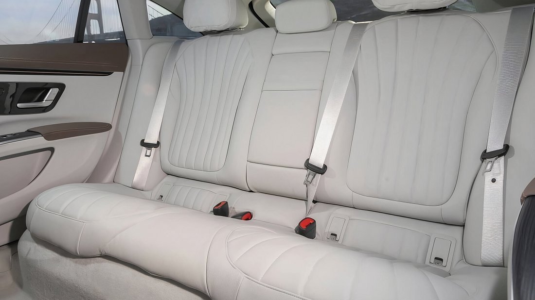 Mercedes EQS 350 (2021-2022) rear seats, back seats, passenger seats, legroom, headroom, interior