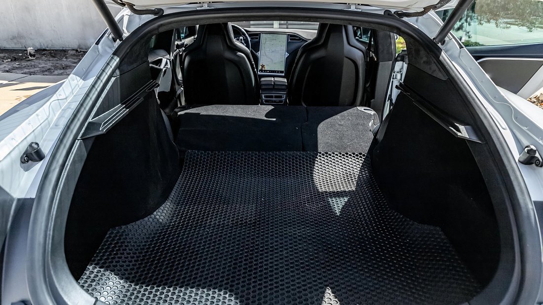 Tesla Model S 85 (2012-2016) trunk, boot, expanded, folded seats, maximum volume, max cargo, max capacity, max storage