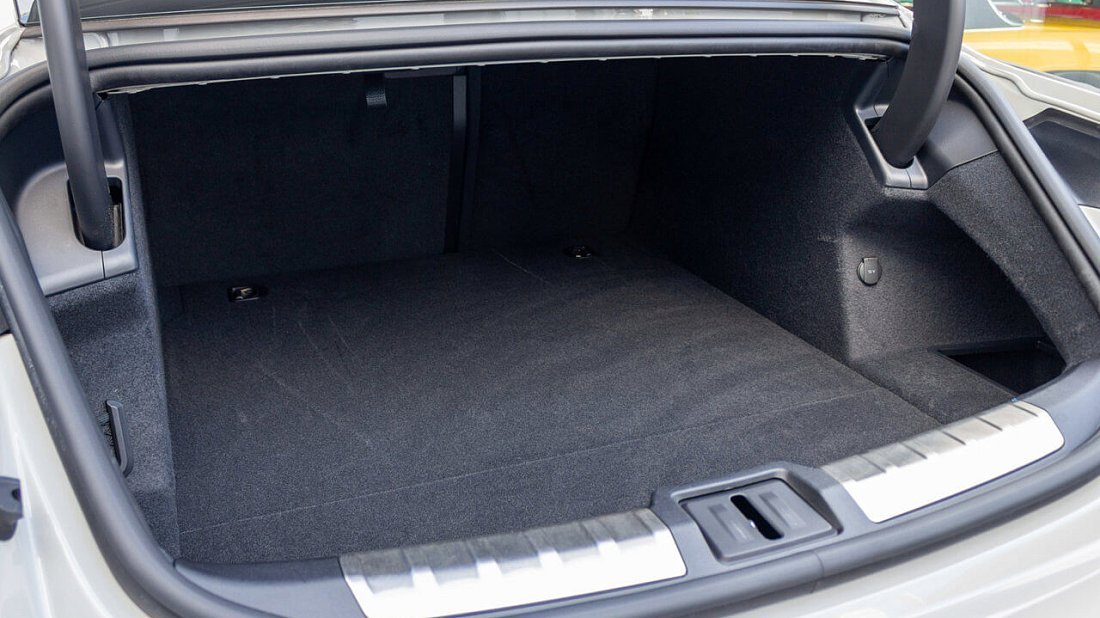 Porsche Taycan Turbo GT (2024-…) trunk, boot, seats up, seats upright, cargo space, cargo volume, cargo capacity, storage