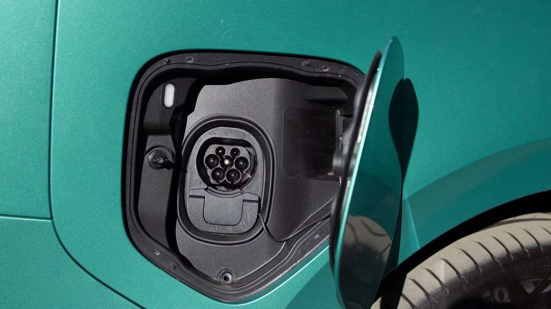 Volkswagen ID.Buzz Long Pro S (2024-…) charge port Europe, charging, inlet, plug, connector