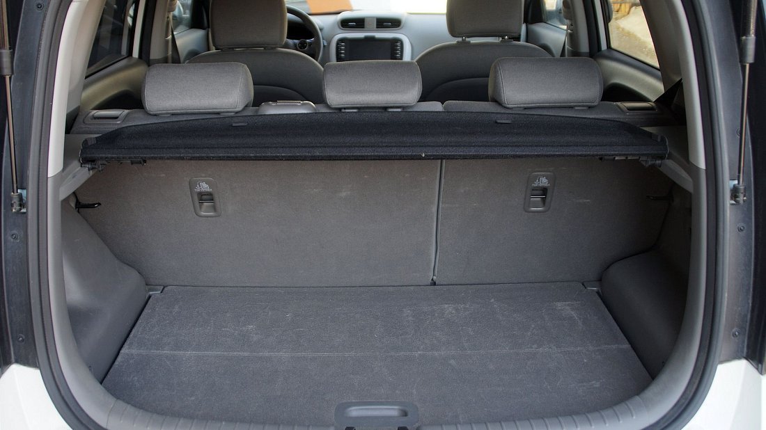 Kia Soul EV (2014-2017) trunk, boot, seats up, seats upright, cargo space, cargo volume, cargo capacity, storage
