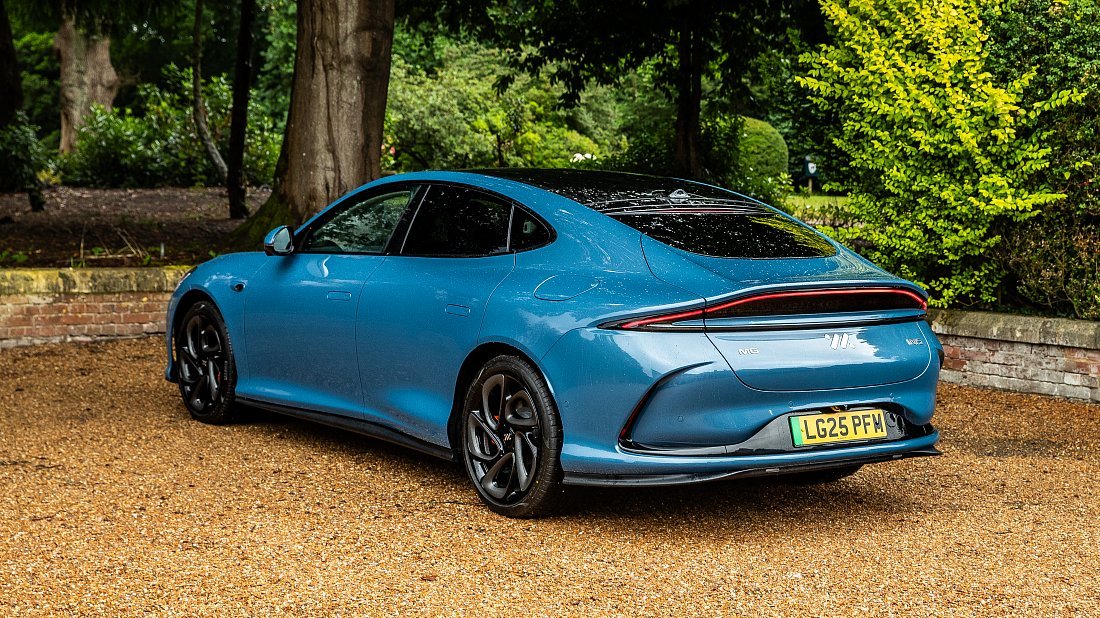 MG IM5 Standard Range (2025-...) rear quarter photo, three-quarter view, diagonal, exterior