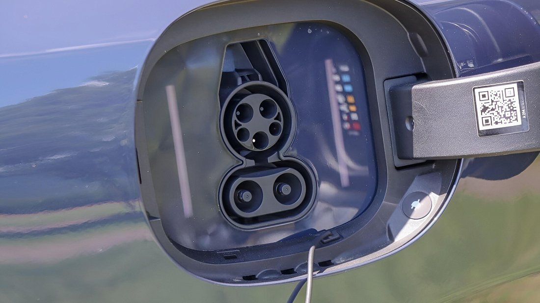 Mercedes EQE SUV 300 (2023-…) charge port USA, charging, inlet, plug, connector