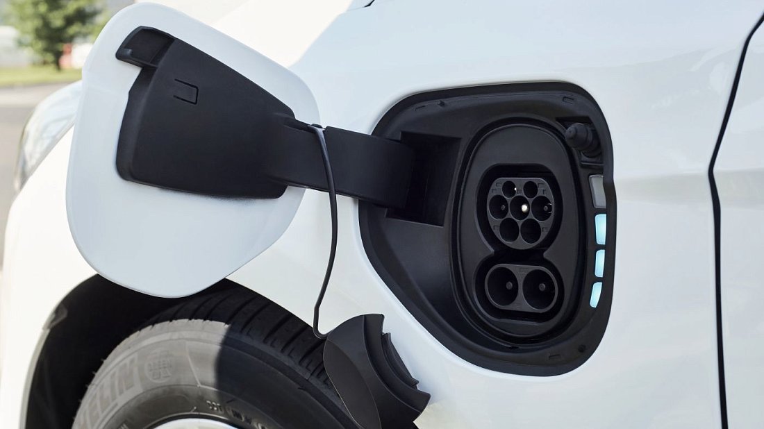 Ford Focus Electric 33 kWh (2017-2018) charge port Europe, charging, inlet, plug, connector
