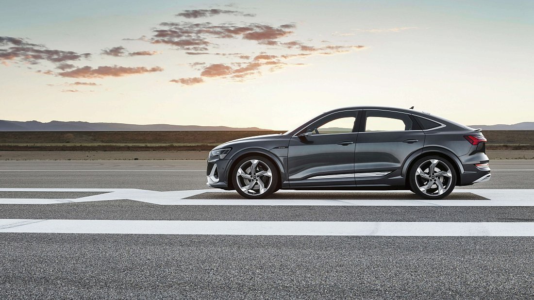 Audi e-tron Sportback S (2020-2022) side profile photo, silhouette, doors, wheels, exterior