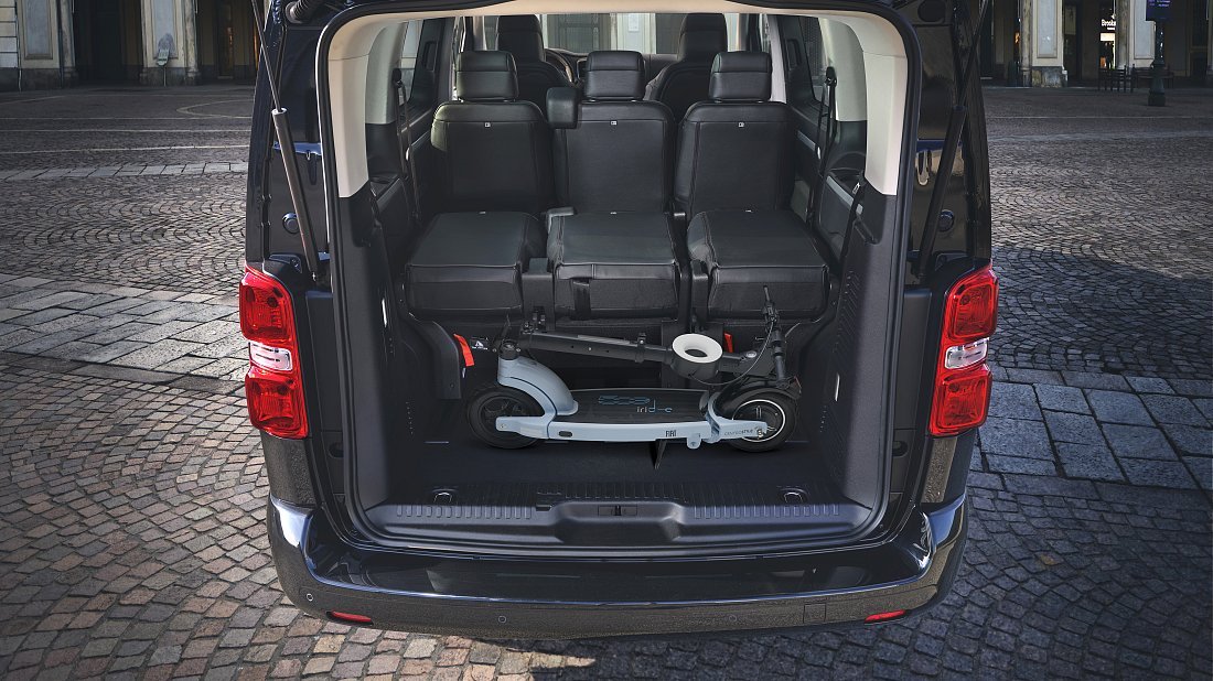 Fiat E-Ulysse L3 50 kWh (2022-2024) trunk, boot, seats up, seats upright, cargo space, cargo volume, cargo capacity, storage