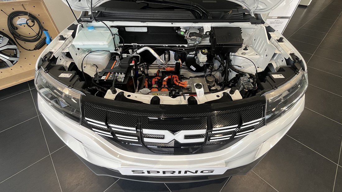 Dacia Spring Cargo Electric 45 (2023-2024) frunk photo, front trunk, under hood, storage, cargo, capacity, bonus space