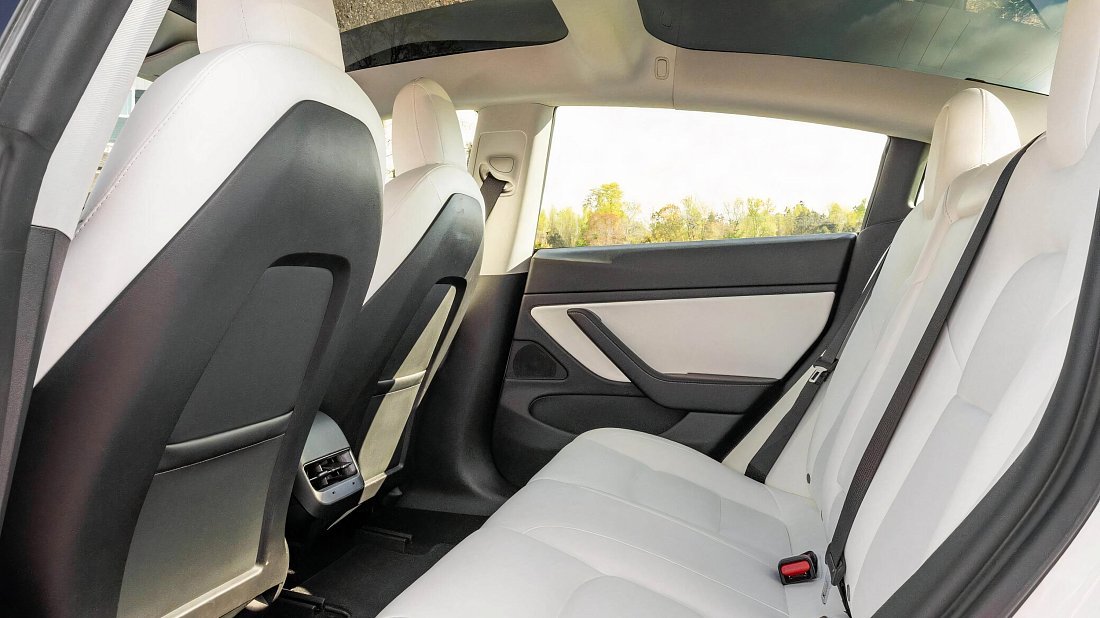 Tesla Model 3 Mid Range (2018-2020) rear seats, back seats, passenger seats, legroom, headroom, interior