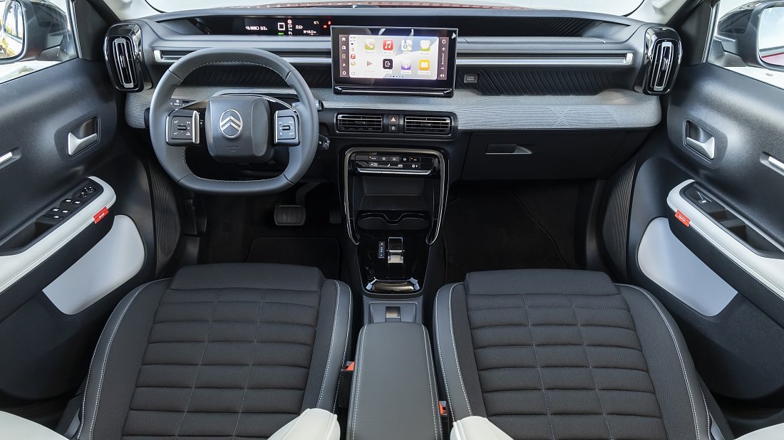 Citroën e-C3 Aircross Comfort Range (2024-…) interior photo, front seat, driver seat, dashboard, steering wheel, infotainment, cockpit
