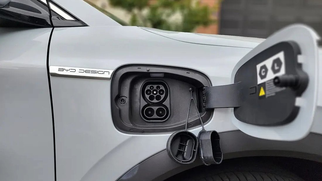 BYD Atto 2 64.8 kWh (2025-…) charge port Europe photo, charging, inlet, plug, connector