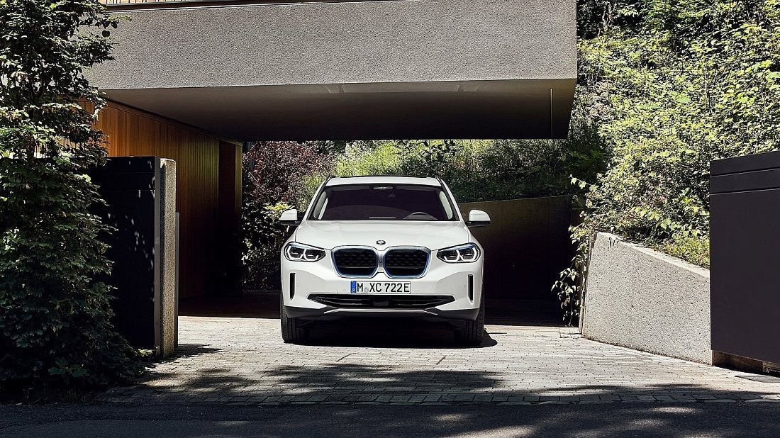 BMW iX3 Gen 1 (2020-2021) front fascia, grille, headlights, bumper, exterior