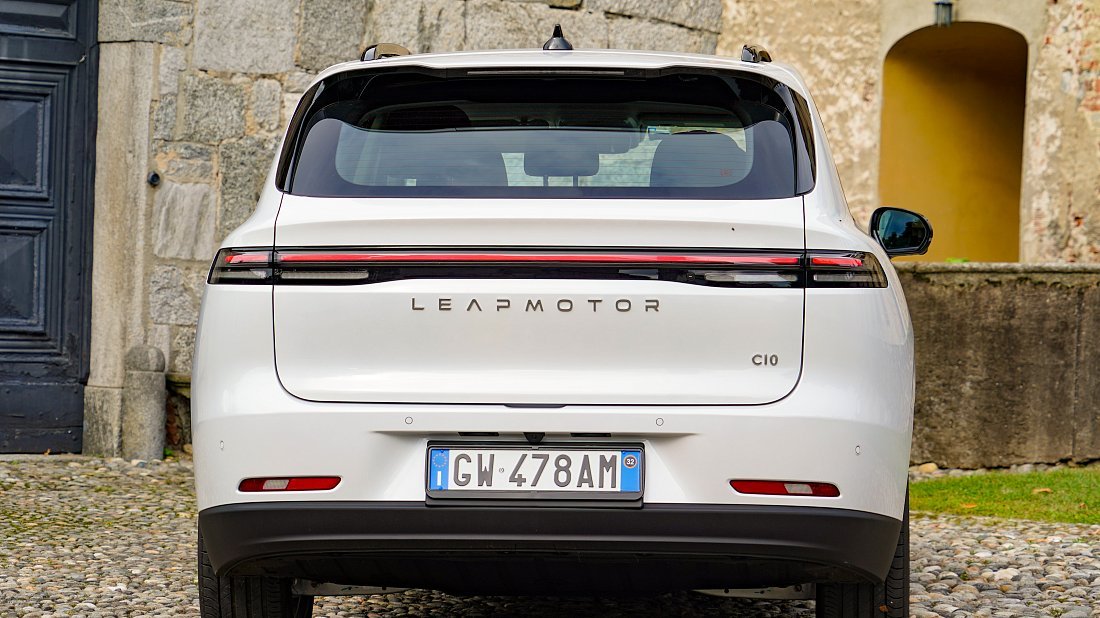 Leapmotor C10 (2024-..) rear view, taillights, trunk, spoiler, badge, bumper, exterior