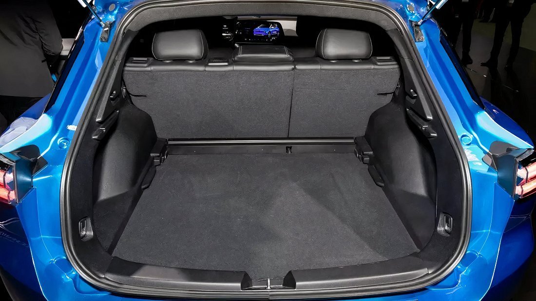 Chevrolet Equinox EV FWD (2024-…) trunk, boot, seats up, seats upright, cargo space, cargo volume, cargo capacity, storage
