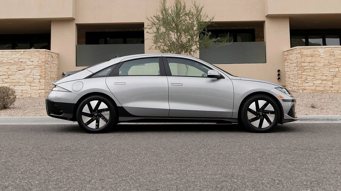 Hyundai Ioniq 6 Standard Range RWD (2023-…) side profile, silhouette, doors, wheels, exterior