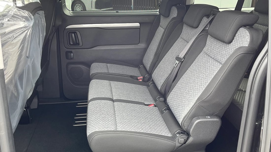 Toyota Proace Verso Electric L2 75 kWh (2024-...) rear seats photo, back seats, passenger seats, legroom, headroom, interior