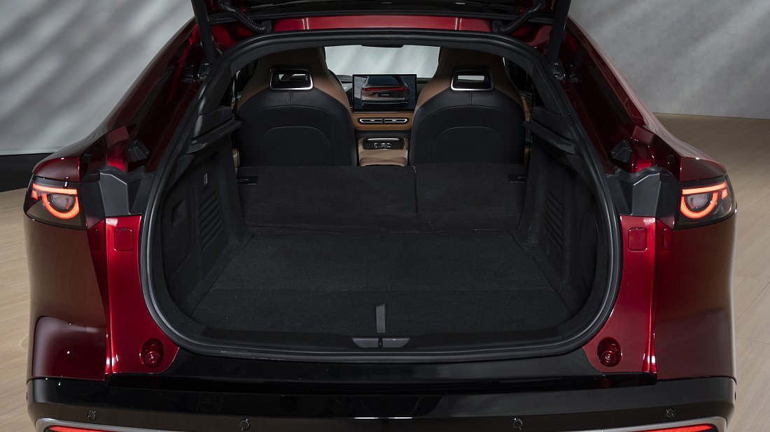 Mazda 6e Long Range (2025-…) trunk, boot, expanded, folded seats, maximum volume, max cargo, max capacity, max storage