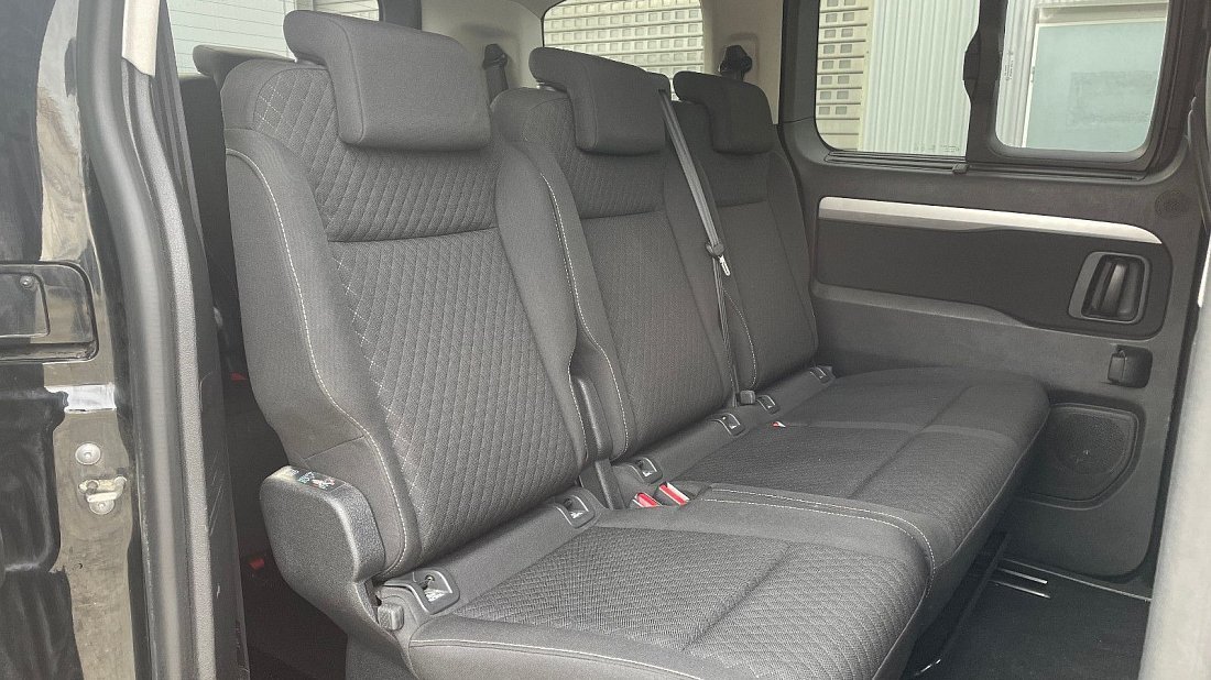 Opel Zafira Electric Life S 50 kWh (2020-2021) rear seats, back seats, passenger seats, legroom, headroom, interior