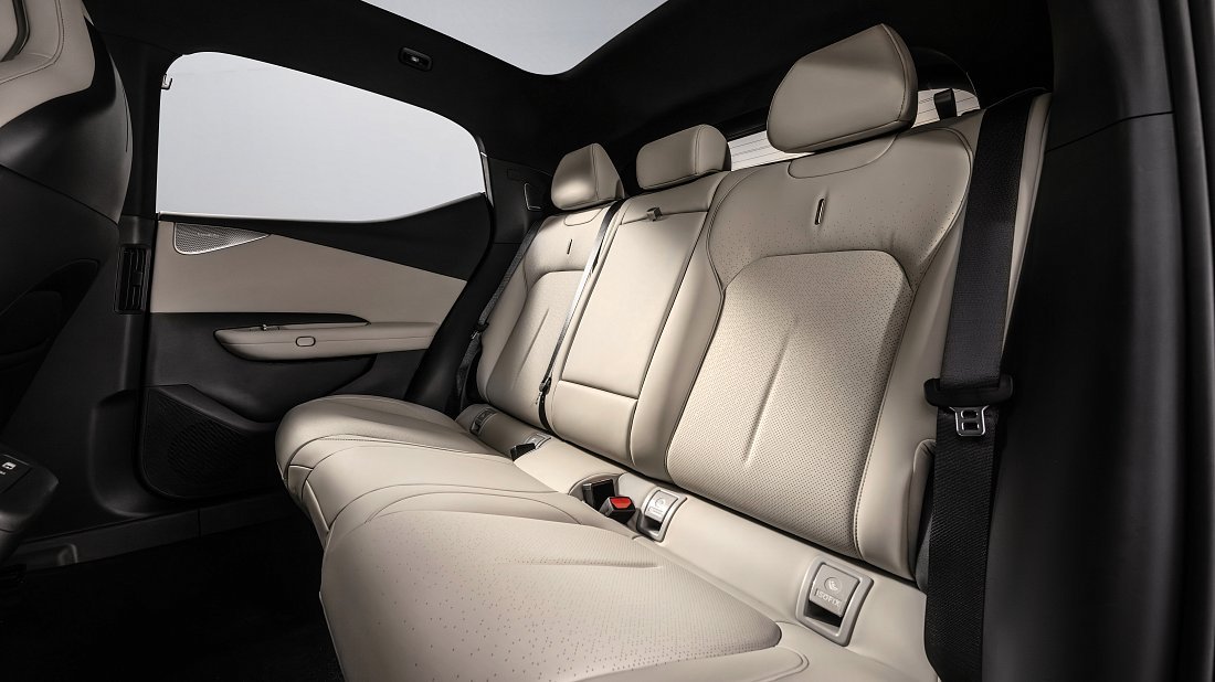 Lynk & Co 02 (2025-...) rear seats photo, back seats, passenger seats, legroom, headroom, interior