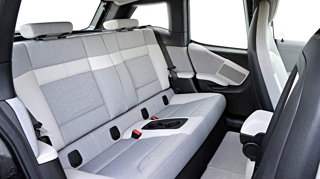 BMW i3 BEV 60 Ah (2013-2017) rear seats, back seats, passenger seats, legroom, headroom, interior